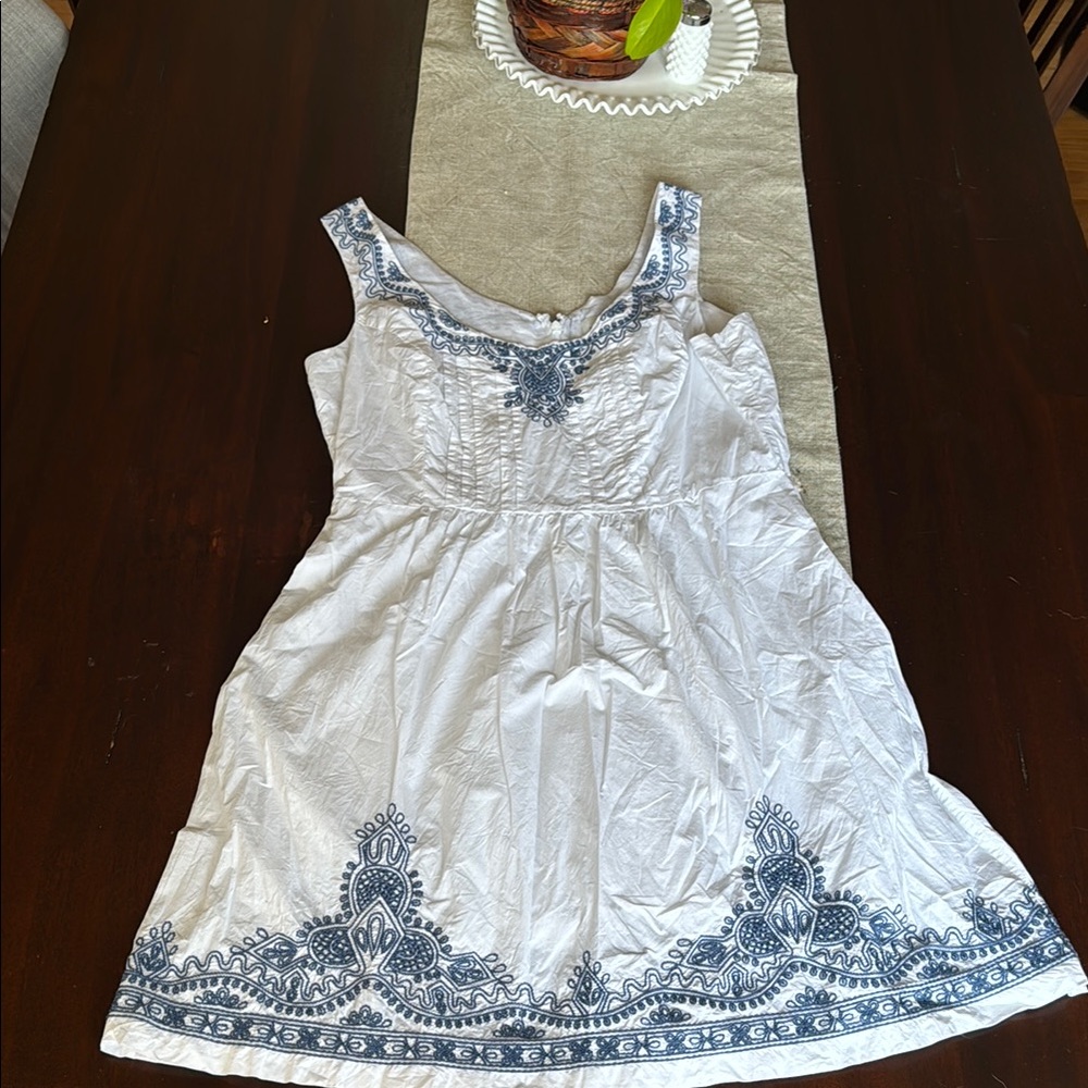 Vineyard Vines White Midi Dress with Blue Embroidery